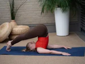 Yoga-Haltung Pflug (Halasana)