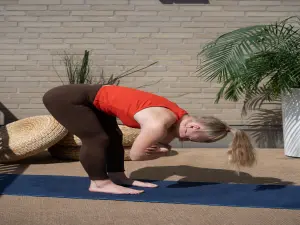 Yoga-Haltung Stehende Vorwärtsbeuge