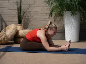 Yoga-Haltung Vorwärtsbeuge (Paschimottanasana)