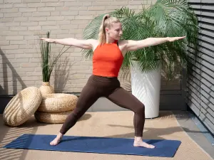 Yoga-Haltung Krieger II (Virabhadrasana II)