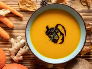 Exotische Kürbissuppe mit Kokosmilch und Ingwer