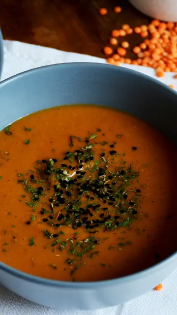 Serviervorschlag rote Linsensuppe