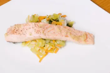 Gericht Asia-Lachs mit Lauchgemüse