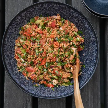 Fertiger Bulgursalat in einer Schüssel