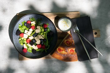 Sommersalat mit Tofu-Feta