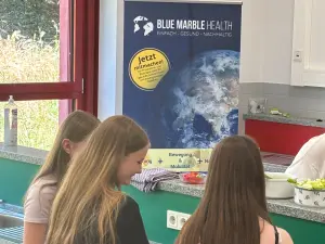 Jugendliche beim Projekt Blue Marble Health 