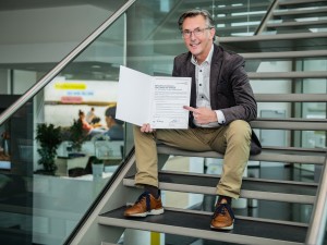 Lutz Kaiser unterzeichnet Charta der Vielfalt