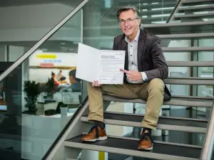 Lutz Kaiser unterzeichnet Charta der Vielfalt